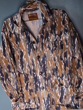 Vintage Men's Camouflage Lightweight Shirt Jacket in throwback camouflage